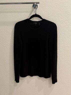 Classic 100% cashmere fitted crew neck sweater